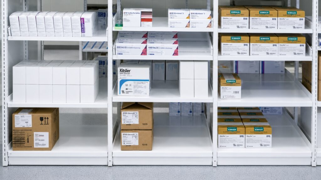 Fama Shelving System1
